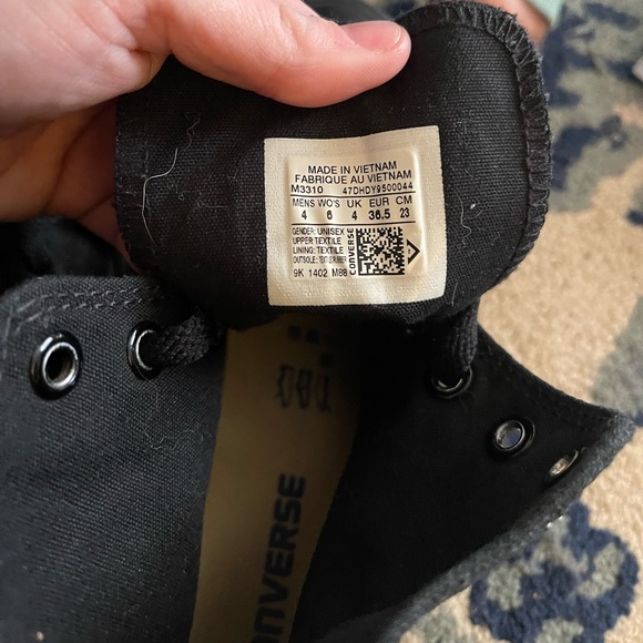 All black converse - Picture 2 of 3